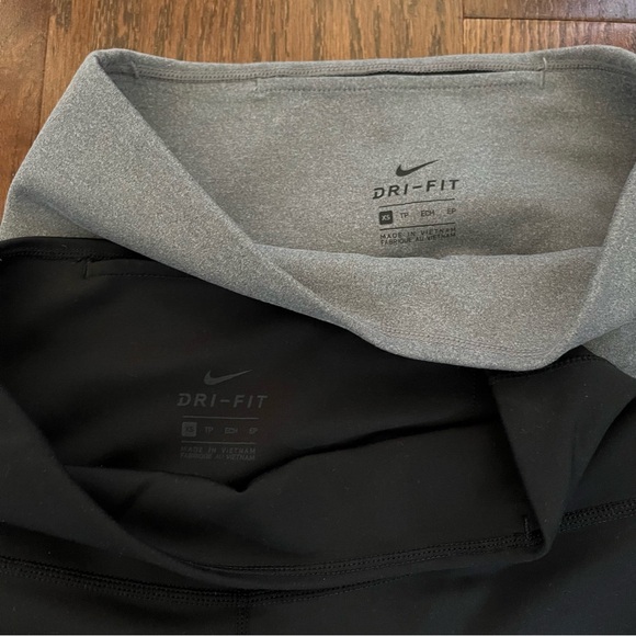 2 pairs NIKE Dri-fit Leggings XS, Black & Grey - Picture 2 of 7